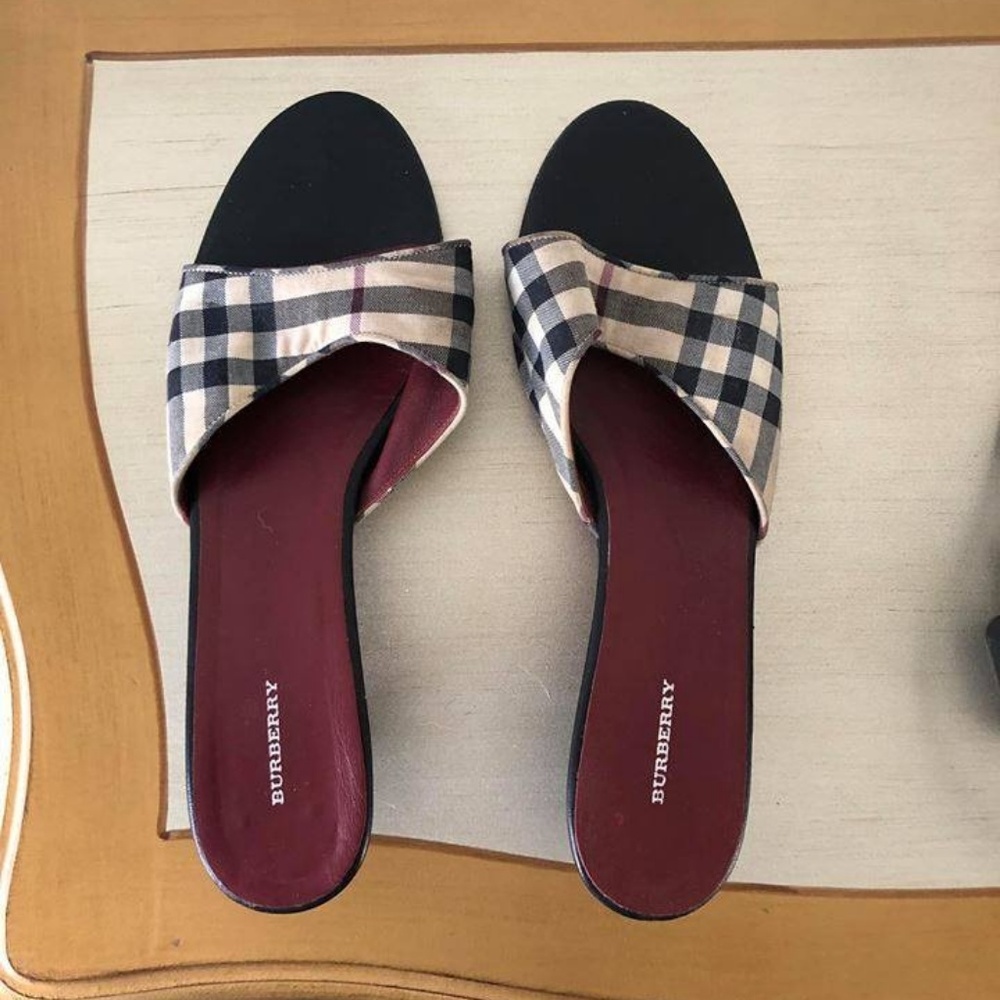 Burberry low heel, size 8.5 womens (39.5 European)